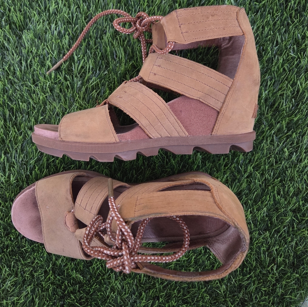 Sorel Joanie II Lace Camel Wedge Gladiator Sandal Womens Size 7.5 EUC